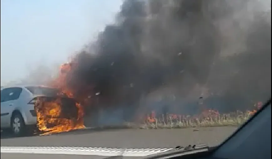 Clipe de panică pe Autostrada Soarelui. O maşină a luat foc în mers VIDEO