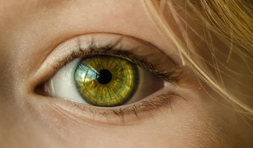 Ce înseamnă când ţi se zbate ochiul? Semnificaţiile pentru fiecare ochi, în funcţie de oră