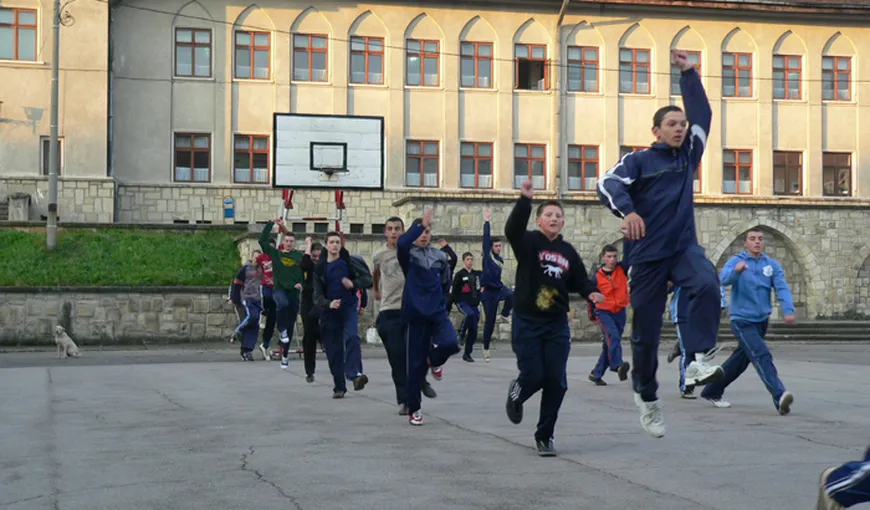 Programul „Şcoala după şcoală” se modifică: elevii vor avea zilnic 30 de minute de sport, joc şi mişcare