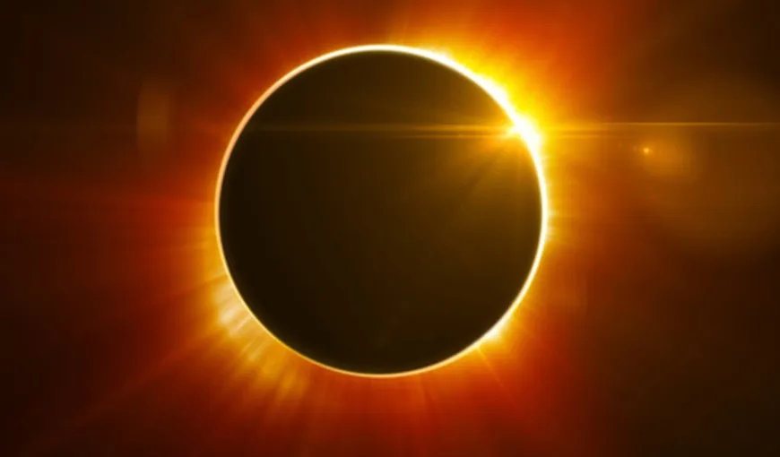 Un bărbat a ajuns la doctor după ce a urmărit eclipsa de soare printr-o gaură dintr-o pungă
