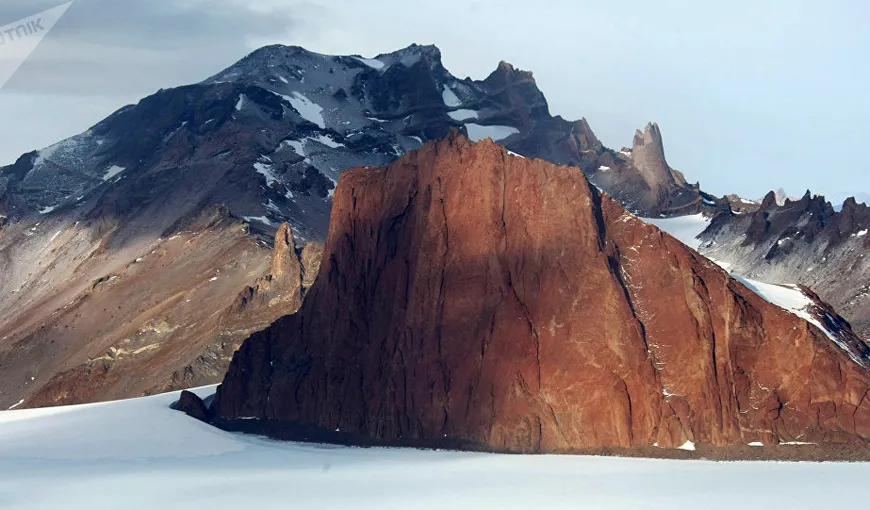 Descoperire epocală. Sub stratul de gheaţă al Antarcticii au fost găsiţi 91 de vulcani, ce pericole ascund