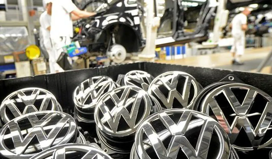 Volkswagen, noi probleme. Cheamă aproape 300.000 de maşini în service, pentru remedierea unei defecţiuni
