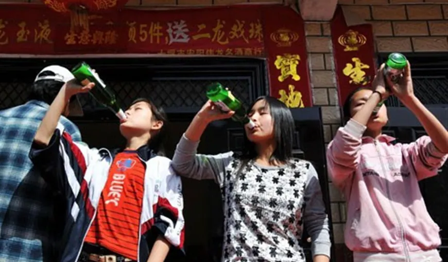Autorităţile chineze au retras de pe piaţă o băutură populară în rândul tinerilor, cu posibile efecte letale