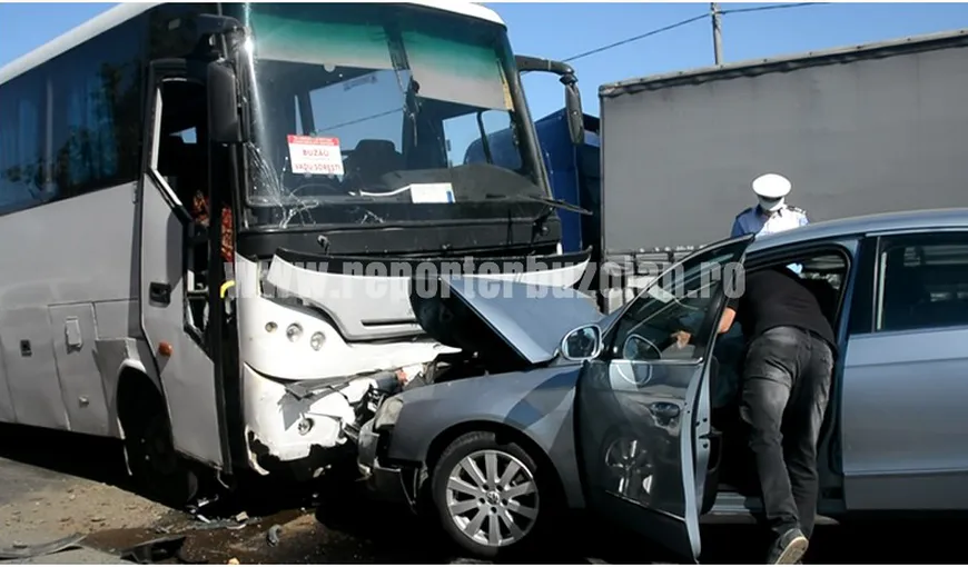 Autobuz implicat într-un accident pe DN 2. O persoană a fost rănită