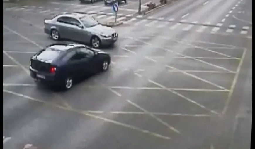 Accident în Timişoara. Un şofer a trecut pe roşu la semafor VIDEO