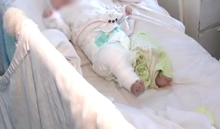 DETALII ŞOCANTE în cazul bebeluşului bătut crunt de mama sa. Iată ce au descoperit medicii VIDEO