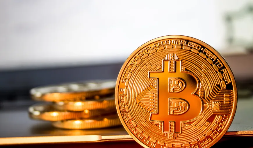 Bitcoin a atins un nou record, de aproape 8.200 de dolari pe unitate