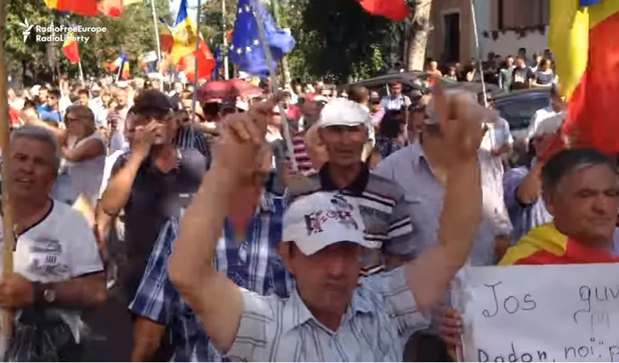 Sute de persoane au protestat la Chişinău împotriva schimbării sistemului electoral