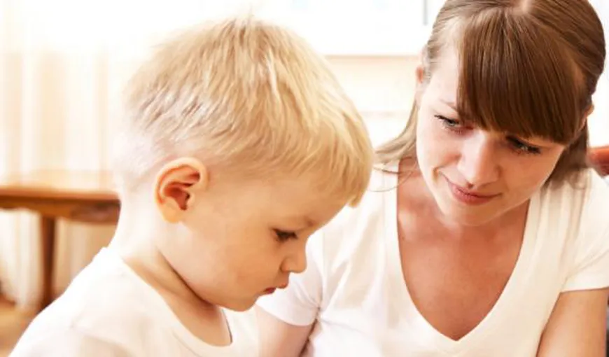 Codul bunelor maniere: Cum să-ţi înveţi copilul să nu te mai întrerupă
