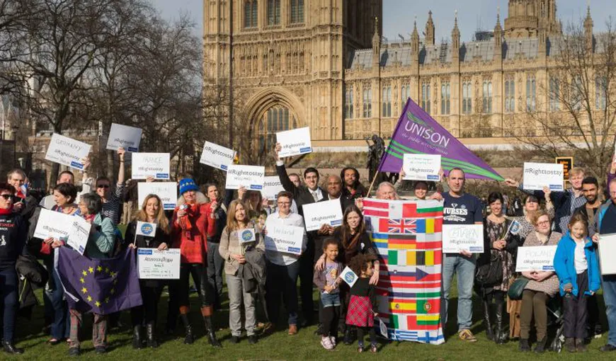 Parlamentul European îi cere Marii Britanii să nu-i mai discrimineze pe cetăţenii Uniunii Europene