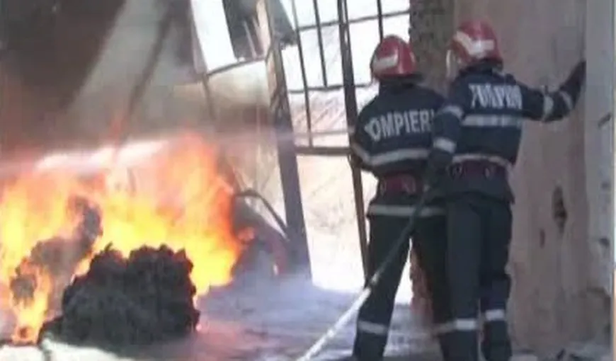 Incendiu puternic la o hală industrială din judeţul Buzău