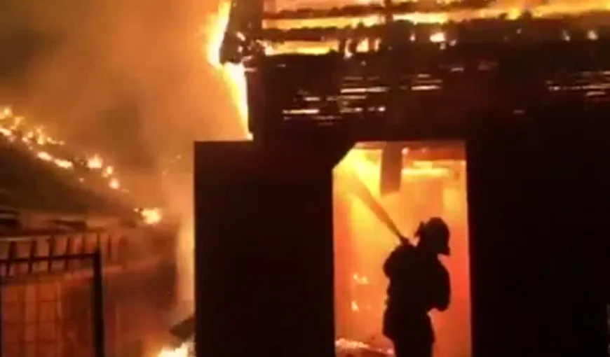 Incendiu puternic într-o locuinţă din Tulcea. Trei persoane au fost rănite