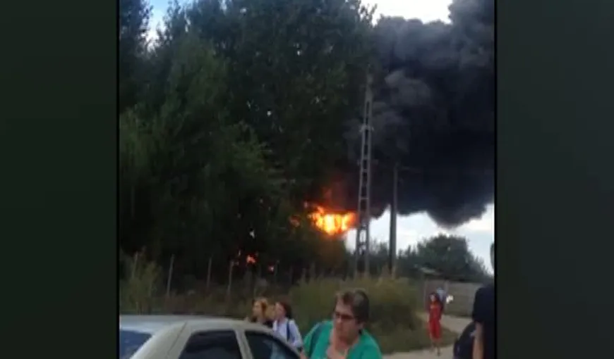Incendiu la o fabrică de vopseluri din Hunedoara: cinci răniţi. Miercuri dimineaţă, flăcările încă ardeau UPDATE. VIDEO