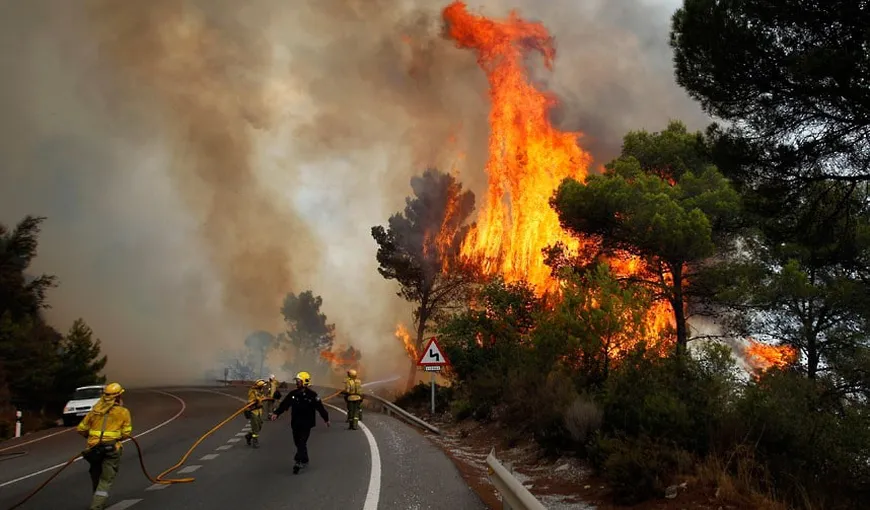 Peste 400 de localnici, evacuaţi din cauza unor incendii de vegetaţie în Spania