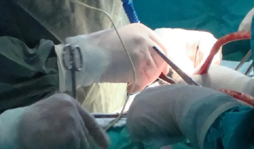Accident de muncă la Suceava: Un chirurg ortoped şi-a rupt un picior chiar în faţa sălii de operaţie