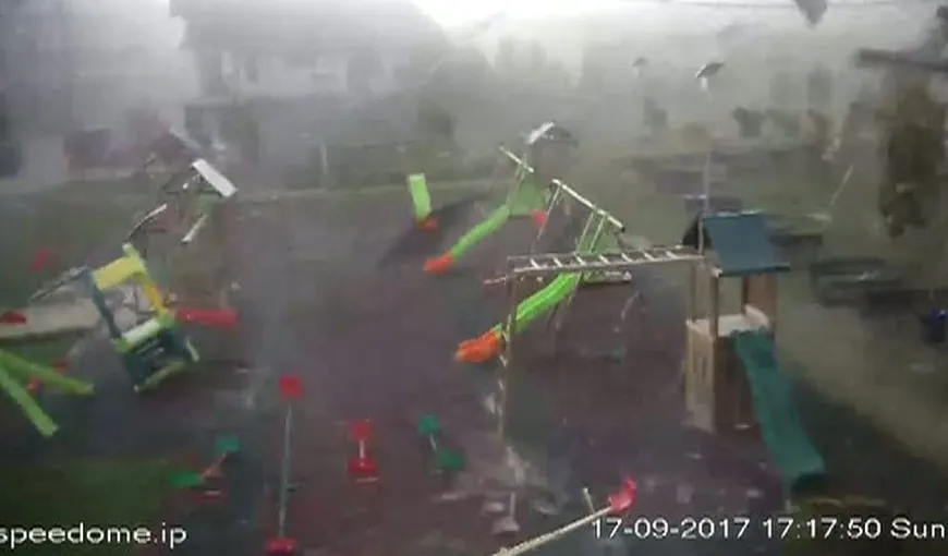 Imagini nedifuzate până acum de la furtuna ucigaşă, un parc de copii a fost măturat în câteva secunde