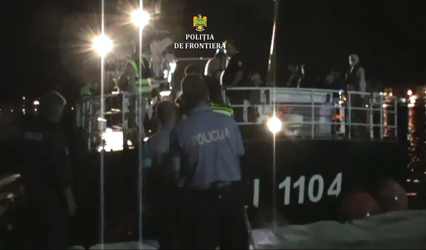 Peste 50 de persoane, salvate de către poliţiştii de frontieră români de pe o ambarcaţiune care risca să se scufunde în Marea Egee
