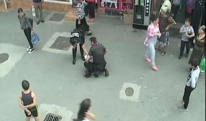 Poliţist lovit cu pumnul în faţă de un bărbat după ce i-a luat apărarea unei colege