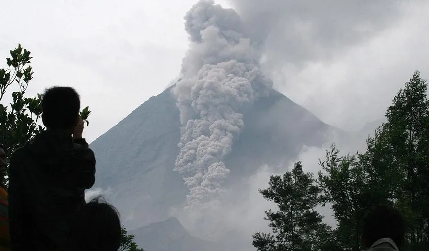 Activitate vulcanică ridicată, în Bali. Mii de locuitori au fost evacuaţi în eventualitatea unei erupţii