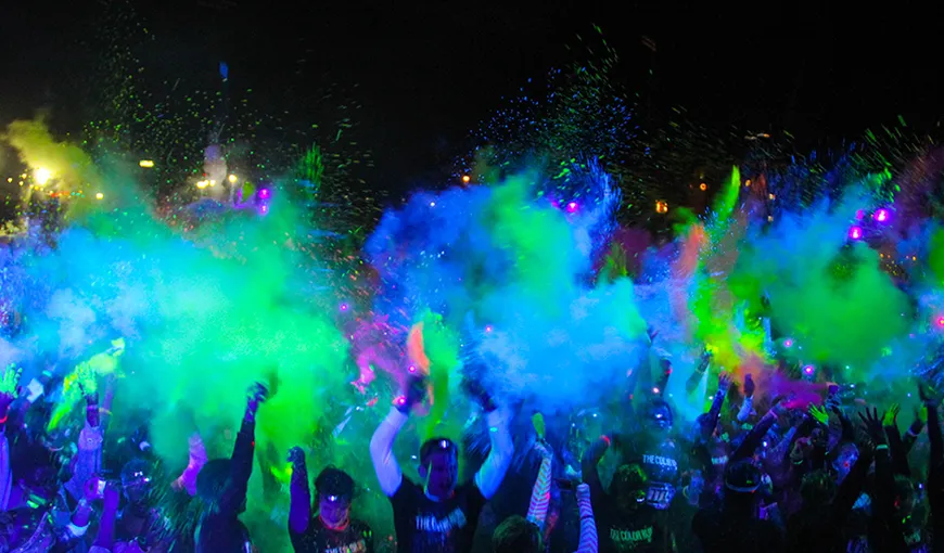 Peste 6.000 de persoane participă sâmbătă la The Color Run Night Bucureşti