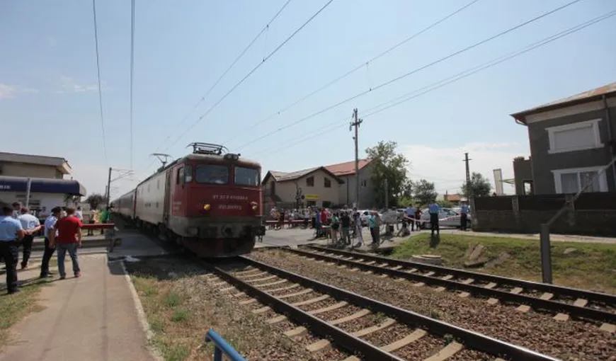 Accident feroviar grav în Harghita. O maşină a fost lovită de tren. Traficul feroviar este blocat