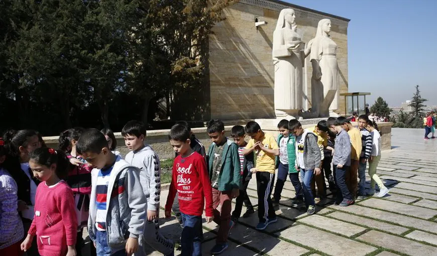 Turcia a interzis predarea în şcoli a Teoriei evoluţioniste a lui Darwin. Opoziţia acuză o „spălare a creierilor”