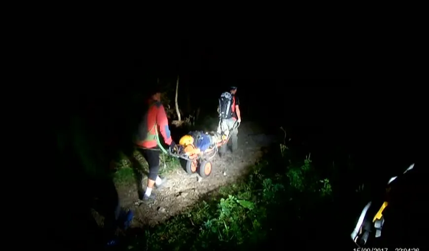 O turistă, recuperată de salvamontişti după ce a căzut într-o prăpastie în apropierea Cascadei Urlătoarea VIDEO