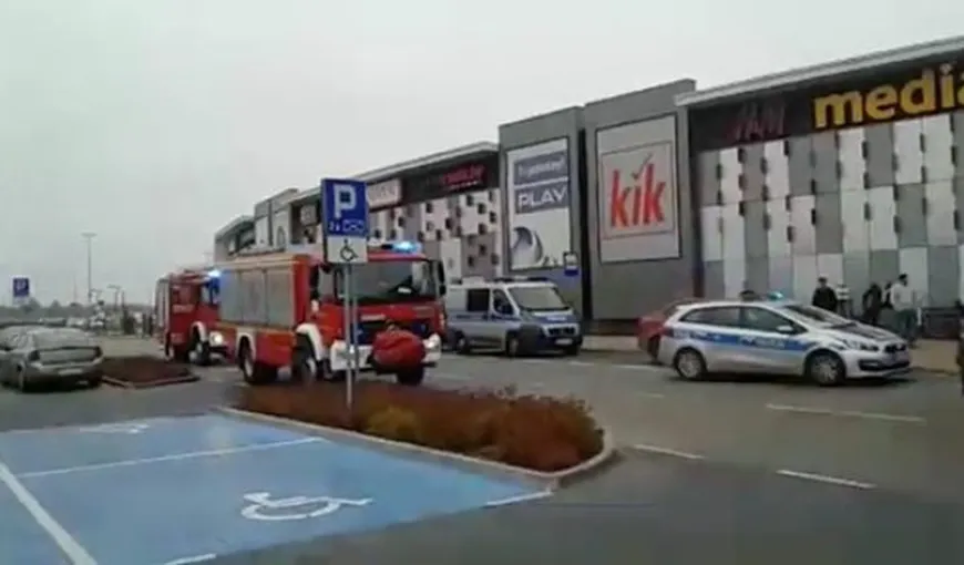 Atac sângeros într-un mall din Polonia. Un bărbat a înjunghiat mai multe persoane în spate, o femeie a murit