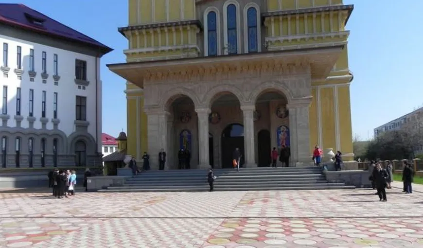 Un bărbat suspectat de spargerea Catedralei Arhiepiscopale din Buzău, plasat sub control judiciar