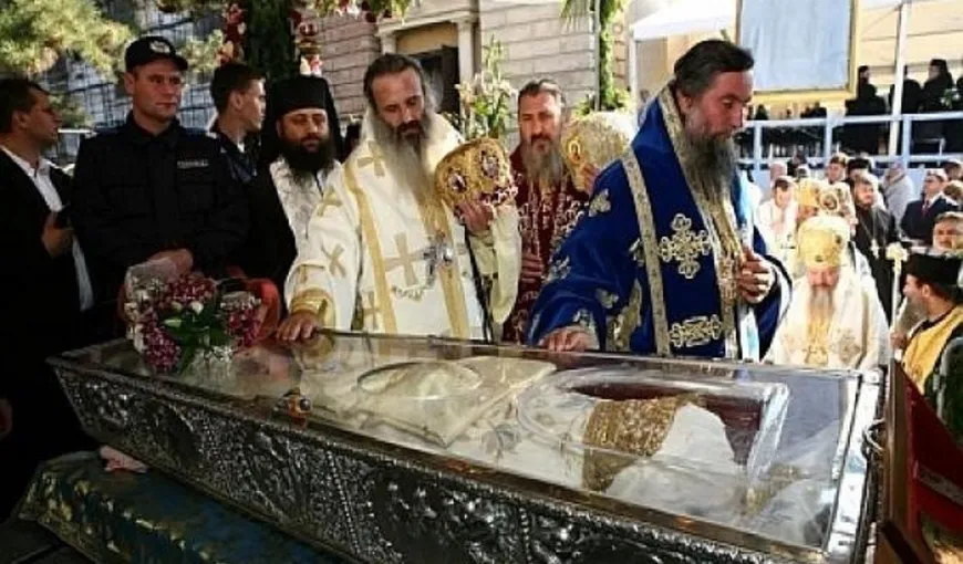 Moaştele Sfintei Cuvioase Parascheva au fost reintroduse în Catedrala Mitropolitană