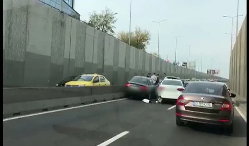 Accident în pasajul Piaţa Presei. Circulaţia a fost blocată