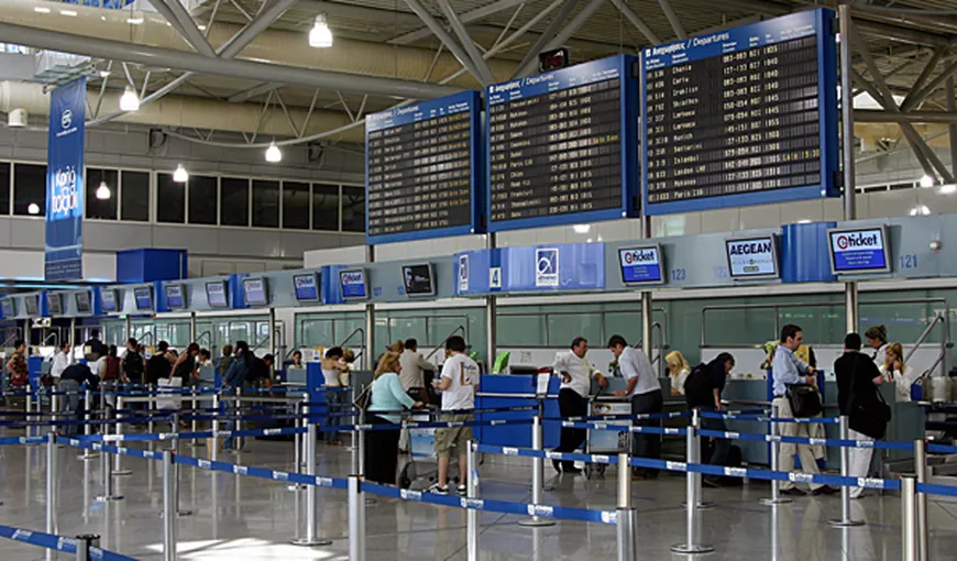 Pasageri blocaţi pe Aeroportul Craiova, unde aeronavele nu pot ateriza din cauza ploii