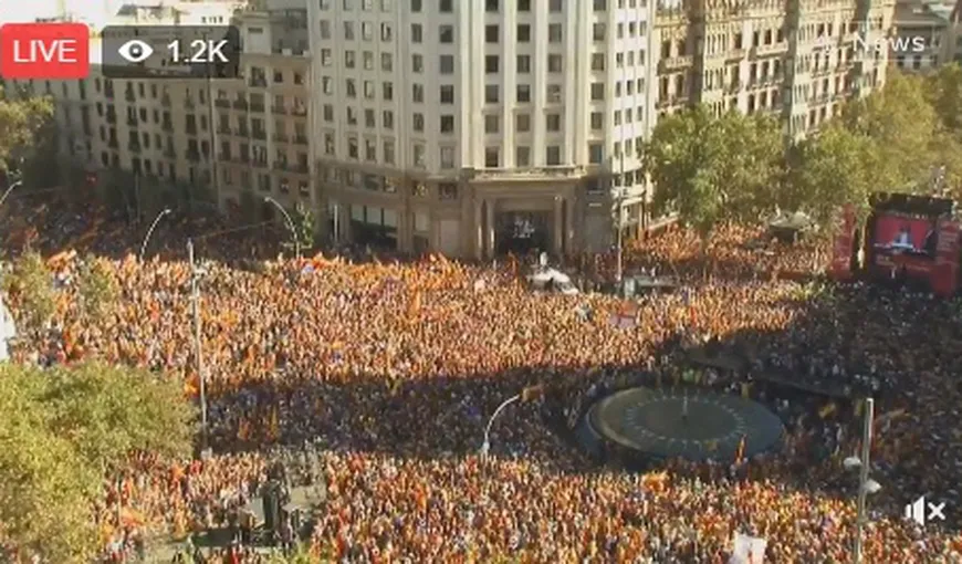 Sute de mii de persoane au ieşit în stradă la Barcelona pentru unitate şi împotriva declarării independenţei Cataloniei