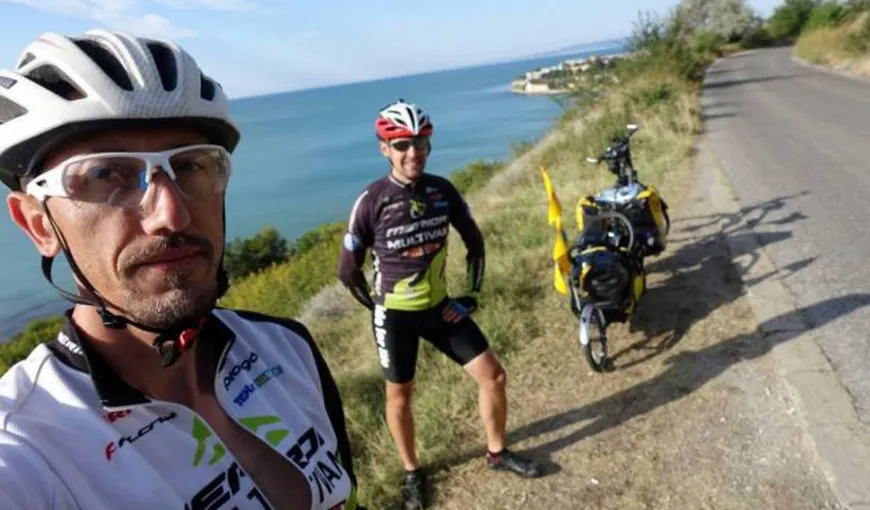 Doi tineri din Botoşani au parcurs, în 52 de zile, întreg litoralul Mării Negre pe bicicletă