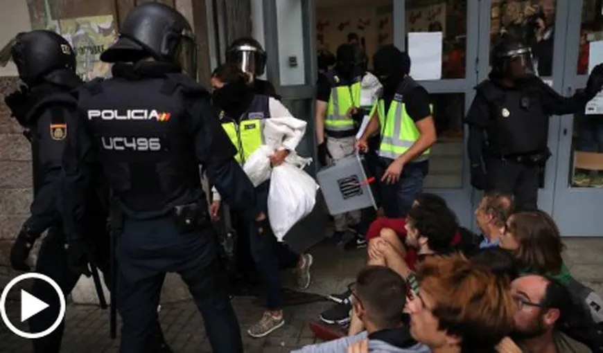 Referendum în Catalonia: Incidente într-o secţie de votare din Barcelona. Poliţia a confiscat urne şi buletine de vot