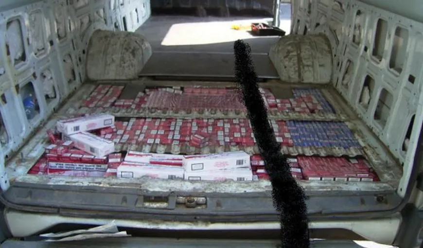 Poliţiştii suceveni au confiscat 100.000 de ţigări de contrabandă ascunse sub bancheta unei maşini