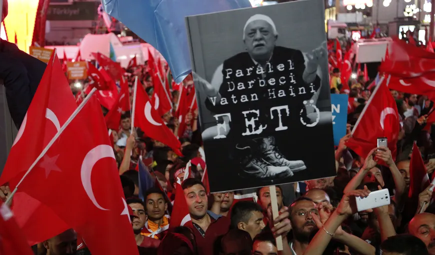 Tentativă de LOVITURĂ de STAT în Turcia. Zeci de arestări ale funcţionarilor publici