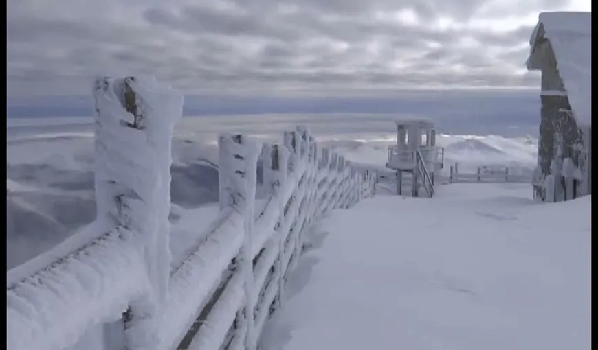 Traseele turistice din masivele Bucegi şi Ciucaş, închise din cauza zăpezii. Pe Transfăgărăşan nu se circulă
