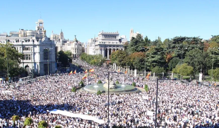 Zecii de mii de oameni în stradă, în Spania. Răspunsul Madridului, la cererea de independenţă a Cataloniei