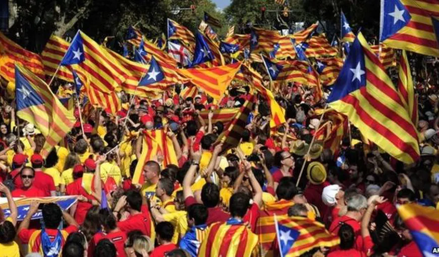 Mii de oameni au ieşit, vineri, pe străzile din Barcelona pentru a susţine declararea independenţei