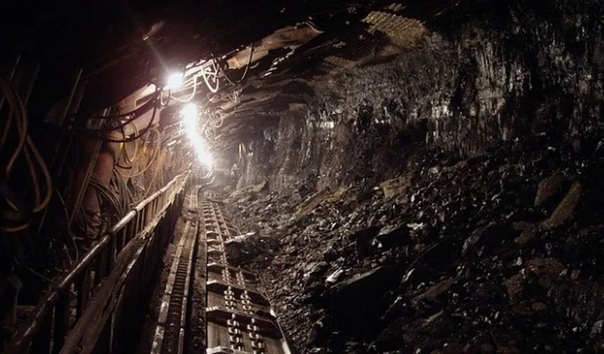 Aproximativ 500 de mineri de la exploatările de huilă Lonea şi Lupeni primesc preavizele de concediere colectivă