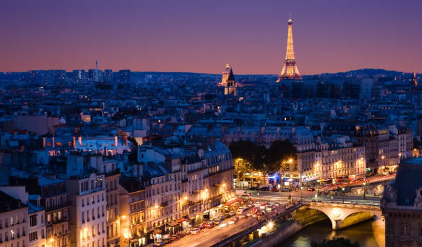 Parisul intenţionează să interzică circulaţia maşinilor cu combustie internă din 2030