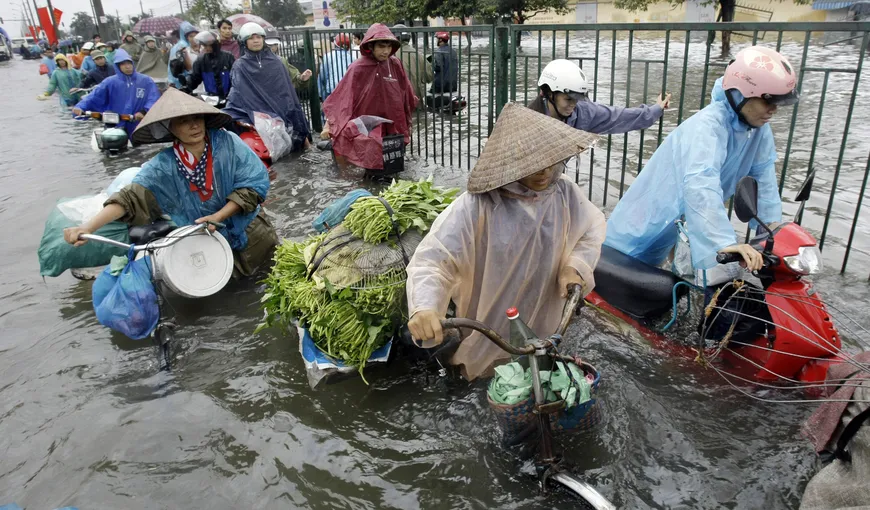 Inundaţiile şi alunecările de teren din Vietnam fac din nou victime: Cel puţin 77 de persoane au murit şi 26 sunt date dispărute