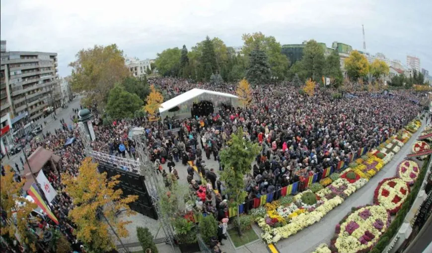 225.000 de credincioşi s-au închinat la moaştele Sfintei Parascheva în şase zile de pelerinaj