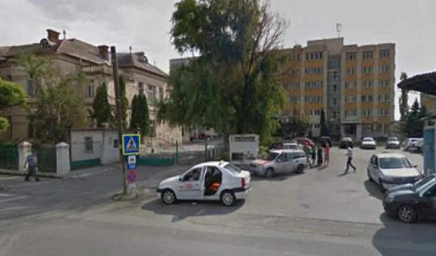 Bărbat găsit mort în faţa spitalului din Turda