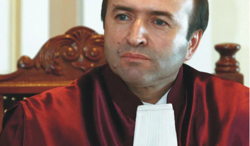 Tudorel Toader dă exemplu legislaţia franceză: Procurorii sunt plasaţi sub autoritatea ministrului justiţiei