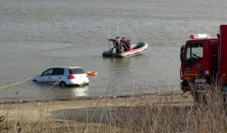 Prima victimă din maşina căzută în Dunăre a fost găsită
