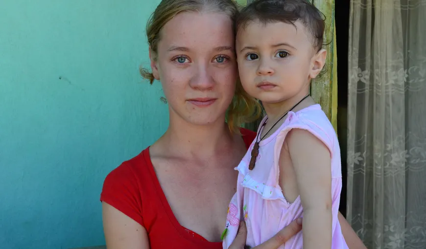 Peste 9.000 de fete din România devin mame înainte de 19 ani. Complicaţiile din sarcină, a doua cauză de deces