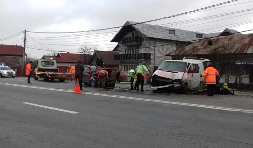 Accident grav în Vâlcea. Trei persoane rănite, patru maşini implicate VIDEO