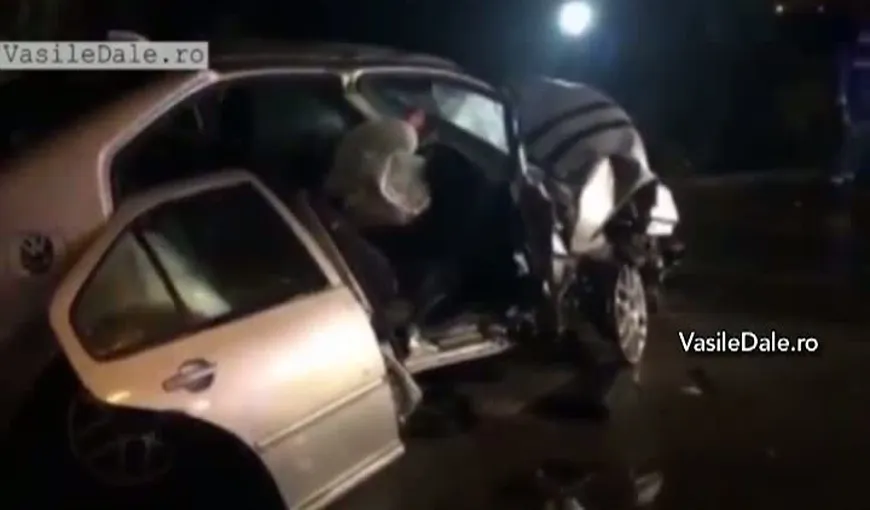Accident grav în Baia Mare. Un şofer a rămas încarcerat după ce a intrat cu maşina într-un stâlp